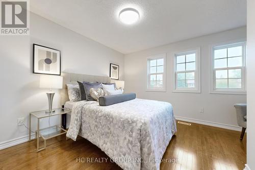 4 Teasdale Court, Aurora, ON - Indoor Photo Showing Bedroom