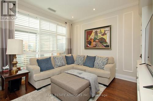 Ph642 - 281 Woodbridge Avenue, Vaughan, ON - Indoor Photo Showing Living Room