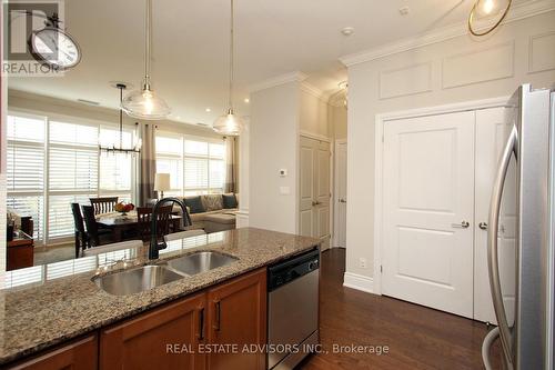 Ph642 - 281 Woodbridge Avenue, Vaughan, ON - Indoor Photo Showing Kitchen With Double Sink