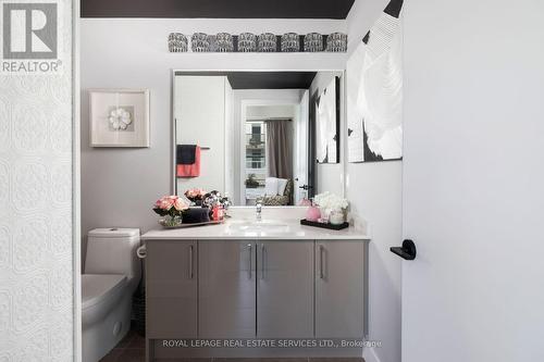 720 - 2450 Old Bronte Road, Oakville, ON - Indoor Photo Showing Bathroom