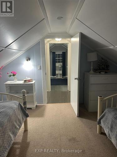 376 Elmwood Avenue, Fort Erie, ON - Indoor Photo Showing Bedroom