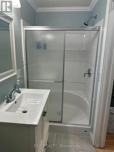 376 Elmwood Avenue, Fort Erie, ON - Indoor Photo Showing Bathroom