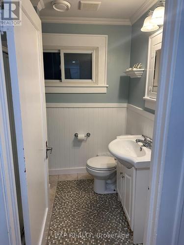 376 Elmwood Avenue, Fort Erie, ON - Indoor Photo Showing Bathroom