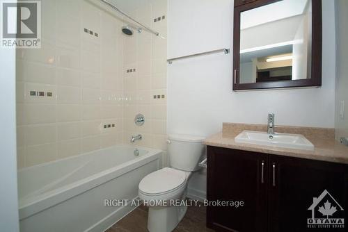 2303 - 179 Metcalfe Street, Ottawa, ON - Indoor Photo Showing Bathroom