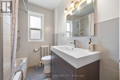 114 Rosemount Avenue, Toronto, ON - Indoor Photo Showing Bathroom