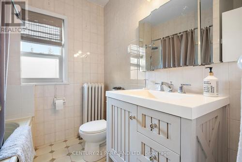 114 Rosemount Avenue, Toronto, ON - Indoor Photo Showing Bathroom