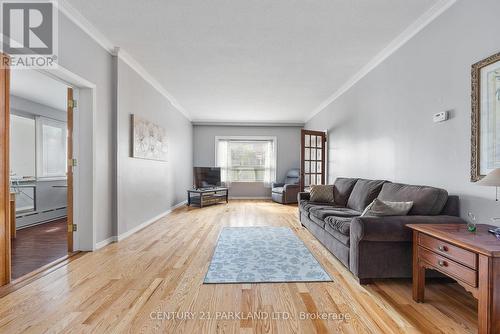 114 Rosemount Avenue, Toronto, ON - Indoor Photo Showing Living Room