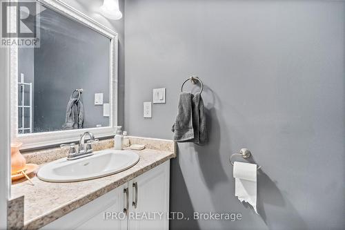 7000 Windsor Crescent, Niagara Falls, ON - Indoor Photo Showing Bathroom