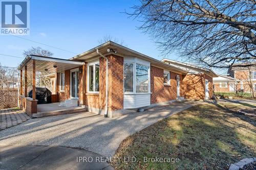 7000 Windsor Crescent, Niagara Falls, ON - Outdoor