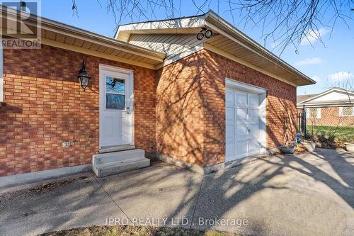 7000 Windsor Crescent, Niagara Falls, ON - Outdoor