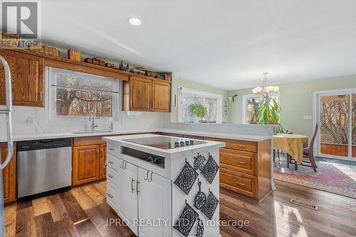 7000 Windsor Crescent, Niagara Falls, ON - Indoor Photo Showing Kitchen