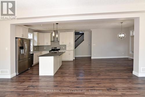 437 Tansbury Street, London, ON - Indoor Photo Showing Kitchen