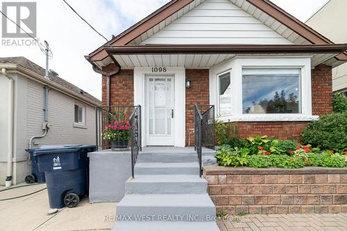 1098 Pape Avenue, Toronto, ON - Outdoor