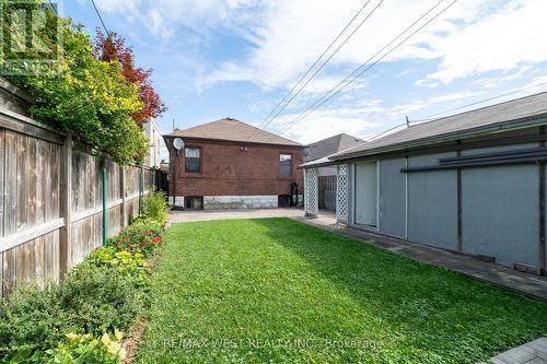 1098 Pape Avenue, Toronto, ON - Outdoor