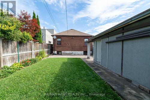 1098 Pape Avenue, Toronto, ON - Outdoor