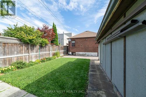 1098 Pape Avenue, Toronto, ON - Outdoor