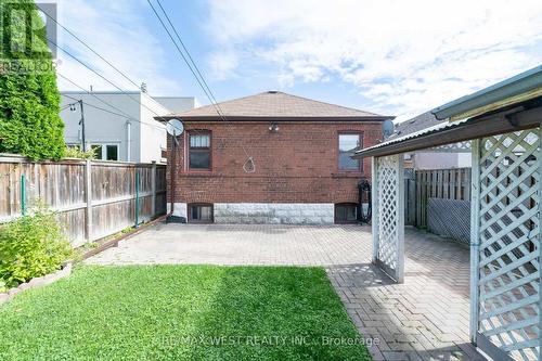 1098 Pape Avenue, Toronto, ON - Outdoor With Exterior