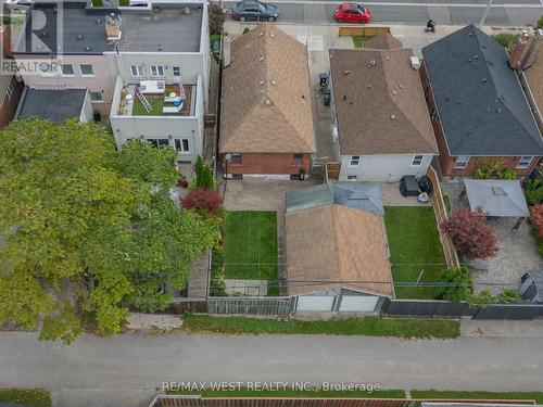 1098 Pape Avenue, Toronto, ON - Outdoor