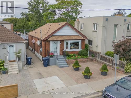 1098 Pape Avenue, Toronto, ON - Outdoor