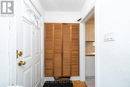 1098 Pape Avenue, Toronto, ON - Indoor Photo Showing Other Room