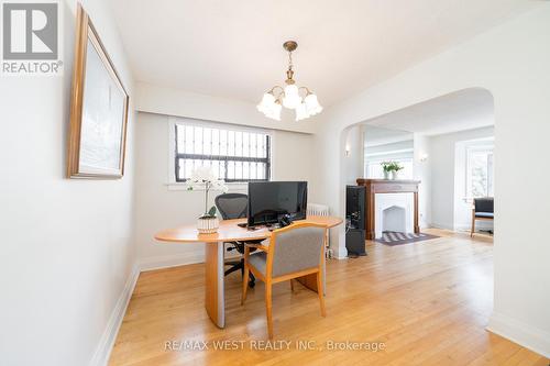 1098 Pape Avenue, Toronto, ON - Indoor Photo Showing Office