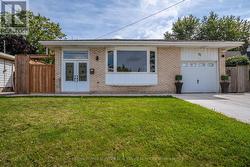 71 FIELDING CRESCENT  Hamilton, ON L8V 2P3