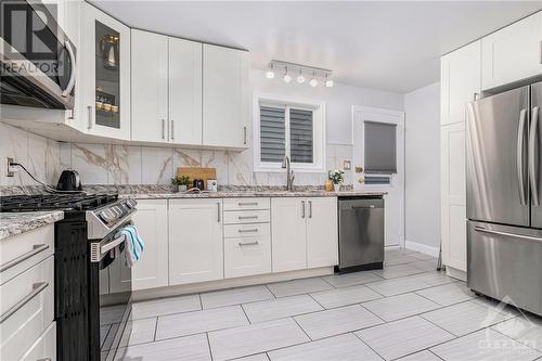 59 Wessex Road, Ottawa, ON - Indoor Photo Showing Kitchen With Upgraded Kitchen