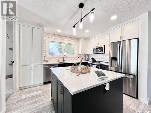 546 Highlands Terrace, Saskatoon, SK - Indoor Photo Showing Kitchen With Upgraded Kitchen