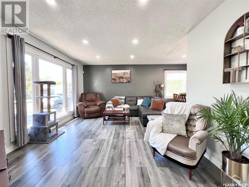 546 Highlands Terrace, Saskatoon, SK - Indoor Photo Showing Living Room