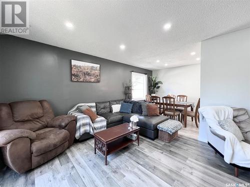 546 Highlands Terrace, Saskatoon, SK - Indoor Photo Showing Living Room