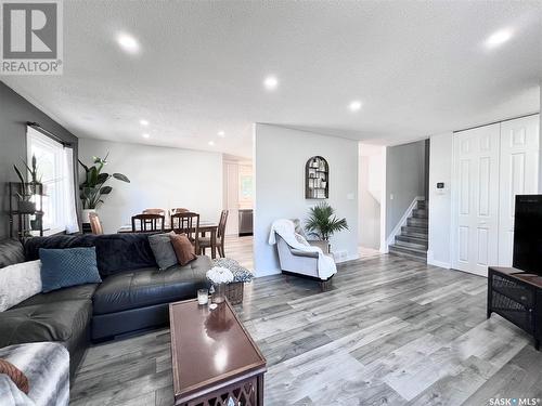 546 Highlands Terrace, Saskatoon, SK - Indoor Photo Showing Living Room