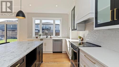 3495 Isleworth Road, London, ON - Indoor Photo Showing Kitchen With Upgraded Kitchen