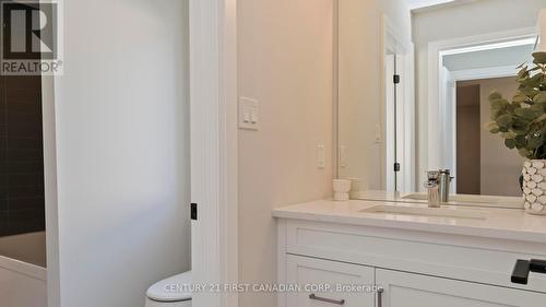 3495 Isleworth Road, London, ON - Indoor Photo Showing Bathroom