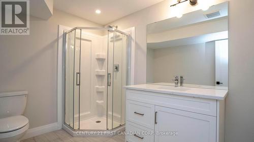 3495 Isleworth Road, London, ON - Indoor Photo Showing Bathroom