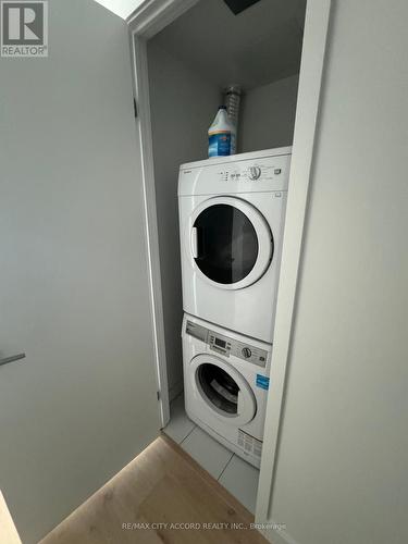 5004 - 14 York Street, Toronto, ON - Indoor Photo Showing Laundry Room