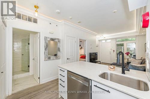 631 - 38 Stadium Road, Toronto, ON - Indoor Photo Showing Kitchen