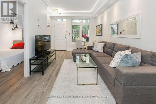 631 - 38 Stadium Road, Toronto, ON - Indoor Photo Showing Living Room