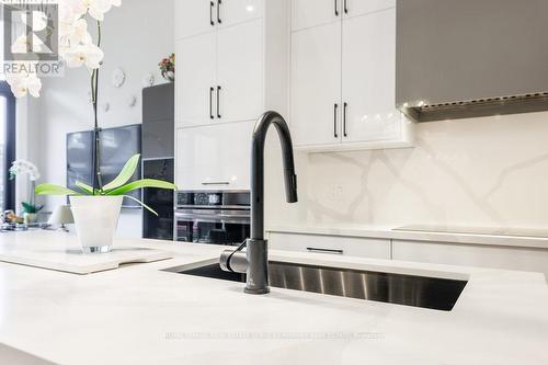 105 Tenth Street, Toronto, ON - Indoor Photo Showing Kitchen