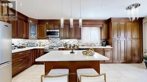 28 Preston Hill Crescent, Vaughan, ON - Indoor Photo Showing Kitchen With Upgraded Kitchen