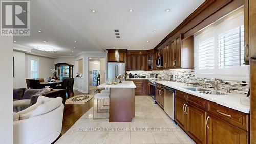 28 Preston Hill Crescent, Vaughan, ON - Indoor Photo Showing Kitchen With Double Sink With Upgraded Kitchen