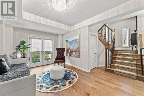 100 North Park Road, Vaughan, ON - Indoor Photo Showing Living Room