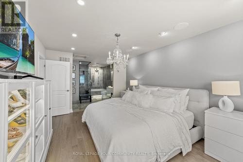 100 North Park Road, Vaughan, ON - Indoor Photo Showing Bedroom