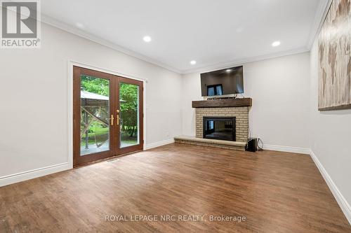 1273 Pelham Street, Pelham, ON - Indoor Photo Showing Living Room With Fireplace