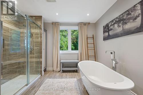 1273 Pelham Street, Pelham, ON - Indoor Photo Showing Bathroom