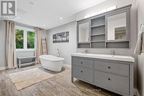 1273 Pelham Street, Pelham, ON - Indoor Photo Showing Bathroom