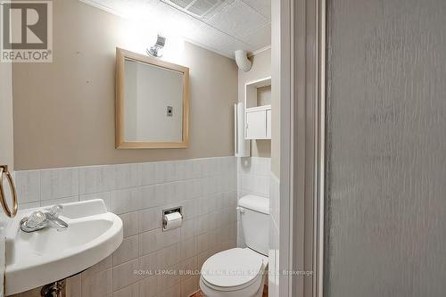 5395 Scott Court, Burlington, ON - Indoor Photo Showing Bathroom