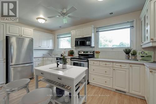 5395 Scott Court, Burlington, ON - Indoor Photo Showing Kitchen