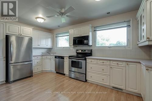 5395 Scott Court, Burlington, ON - Indoor Photo Showing Kitchen