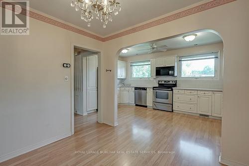 5395 Scott Court, Burlington, ON - Indoor Photo Showing Kitchen