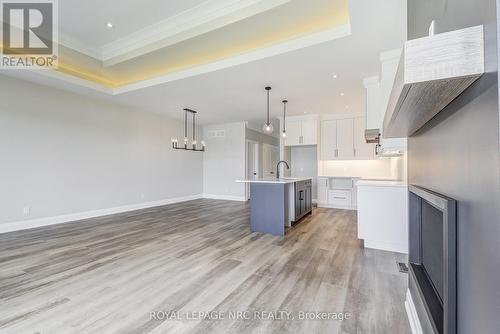 38A Neptune Drive, St. Catharines, ON - Indoor Photo Showing Kitchen